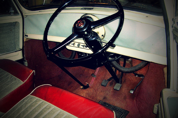 02_Morris_Mini_interior_1959